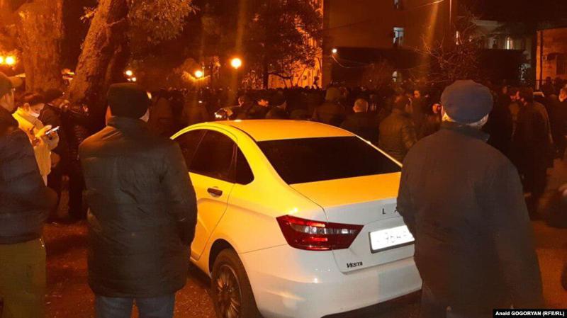 "რა გულსატკენია ამდენი იმედგაცრუება, პოლიტიკური გადატრიალება ყოველ 3-4 წელში..." - სოხუმში ისევ არეულობაა, რას ითხოვენ პროტესტანტები?