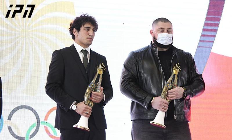 2021 წლის საუკეთესო სპორტსმენებად ლაშა ტალახაძე და ლაშა ბექაური დასახელდნენ - ფოტოები დაჯილდოების ცერემონიიდან