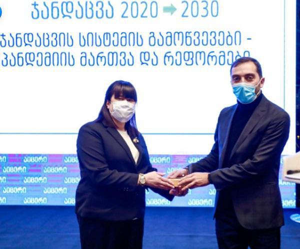 "დიდი პატივია ჩემთვის, როგორც შემიძლია ვემსახურო ჩემს ხალხს" - ბიძინა კულუმბეგოვს ჯანდაცვის სამინისტროსგან მადლობის ნიშნად ჯილდო გადაეცა