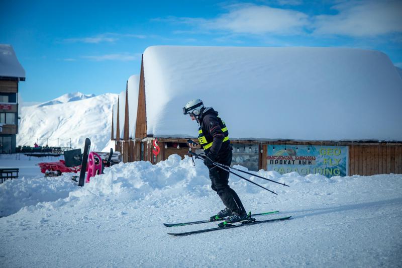 მოთხილამურე პატრულებმა მუშაობა დაიწყეს - ფოტოები ზამთრის კურორტებიდან