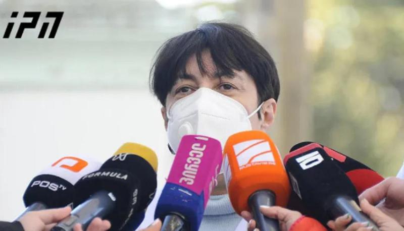 "გვარამიამ თავისი ხელით დაწერილ ტექსტში დასმულ კითხვებზე მომაწერინა ხელი, შემაცდინა, ხელმოწერის შემდეგ მან ტექსტი განავრცო და მომაყენა ტრავმა" - გორის სამხედრო ჰისპიტლის ექიმი