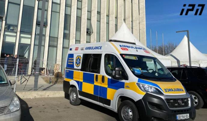 "ნაცმოძრაობის" ცენტრალურ ოფისთან მოშიმშილე კიდევ ერთი ადამიანი კლინიკაში გადაიყვანეს