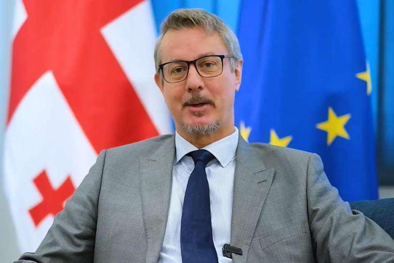 როგორ ულოცავს კარლ ჰარცელი საქართველოს ახალ წელს?