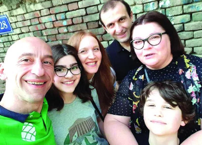 "შვილებისთვის წამომირტყამს, მიჩქმეტია, ან ყური ამიწევია, მაგრამ..." - ვახო მეგრელიშვილის ოჯახური პორტრეტი