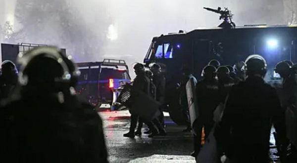 "ღამის განმავლობაში მომხდარ არეულობას ათობით დემონსტრანტი ემსხვერპლა" - ალმათის პოლიცია