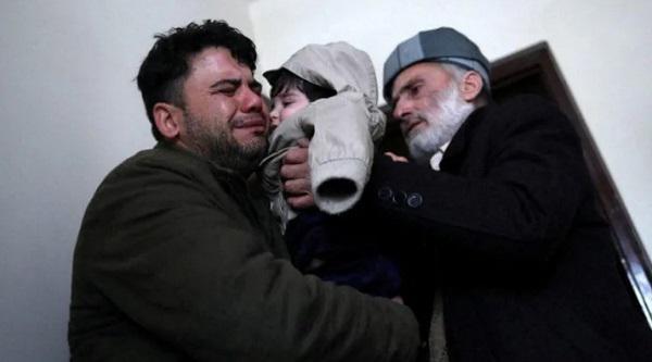 ქაბულიდან ევაკუაციისას დაკარგული ბავშვი ოჯახს დაუბრუნდა