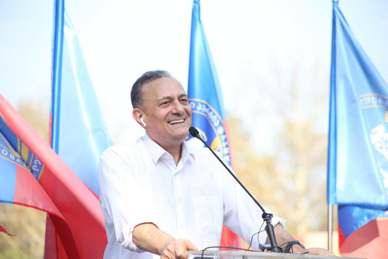 შალვა ნათელაშვილი "ფეისბუქზე" გამოკითხვას ატარებს, შევიდეს თუ არა პარლამენტში