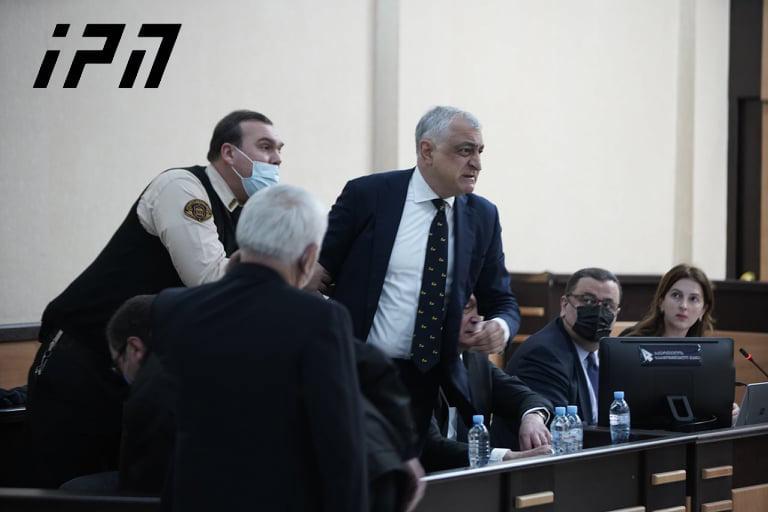 "ვის ელაპარაკები ზრდილობაზე, რამე არ შეგეშალოს!" - ხმაური ხაზარაძე-ჯაფარიძის პროცესზე