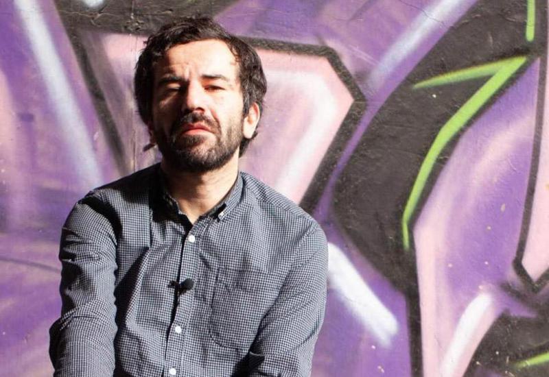 "2 კვირის უკან, ვინც მესამე პრეზიდენტზე ხუმრობას გაბედავდა, "ფეისბუქჟანდარმერია" დაგეშილი ესხმოდა თავს... იგივე ხალხმა დღეს მკვდარი ლამის საფლავიდან ამოთხარა" - ერეკლე დეისაძე