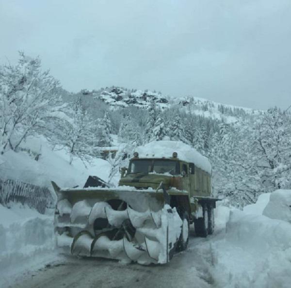 "გარესამყაროს ვართ მოწყვეტილი, გზები გასაწმენდია" - მაღალმთიან აჭარაში თოვლის საფარმა 2 მეტრს გადააჭარბა: მოსახლეობა დახმარებას ითხოვს