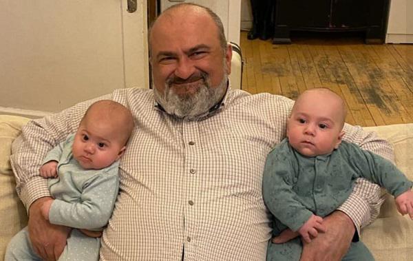 "2021 წლის მოსავალი... " - ალექსანდრე ჯეჯელავა სოციალურ ქსელში ტყუპი ქალ-ვაჟის ფოტოებს აქვეყნებს