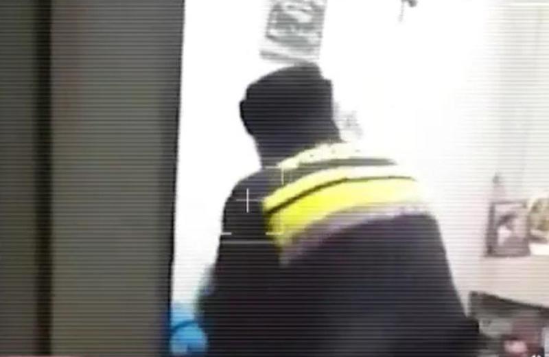 "ის არის 17 წლამდე ახალგაზრდა, რომელიც უბინაოა და ქუჩაში ცხოვრობს" - რა ახალი დეტალები ხდება ცნობილი მოქალაქეზე, რომელიც პოლიციელმა სცემა