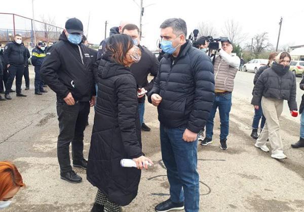 ხმაური იყო ზუგდიდში, სამხარეო ადმინისტრაციის წინ მიმდინარე საპროტესტო აქციაზე