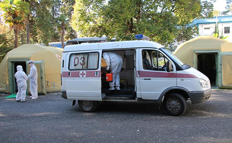 "ვერ დავიჯერებ, რომ რესტორნებში მოგრიალე ბარცბას "სპუტნიკი" აქვს გაკეთებული, არც პოლიტიკოსები იცრებიან" - რა ვითარებაა აფხაზეთში "ომიკრონის" გავრცელების შემდეგ?