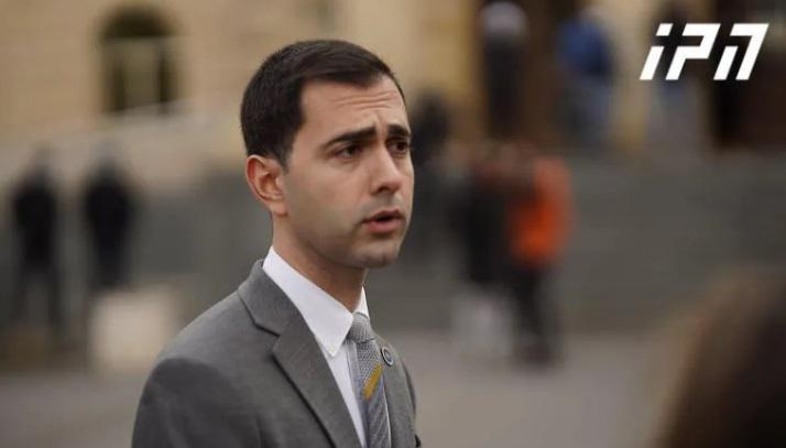 "მეტროში არასრულწლოვნის მიმართ ძალადობის ბრალდებით დაკავებული პოლიციელები უარყოფენ, რომ ვიდეოკადრებში ისინი არიან" - პროკურორი