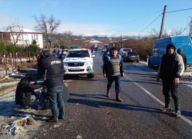 ხობში მიკროავტობუსი და სატვირო ერთმანეთს შეეჯახა - გარდაცვლილია ახალგაზრდა ქალი