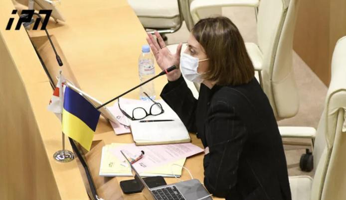 "რადაში გაშალეს სხვადასხვა ქვეყნის დროშები, ვინც მხარს უჭერს უკრაინას... სამწუხაროდ, იქ არ არის საქართველოს დროშა - სირცხვილია" - დეკანოიძე