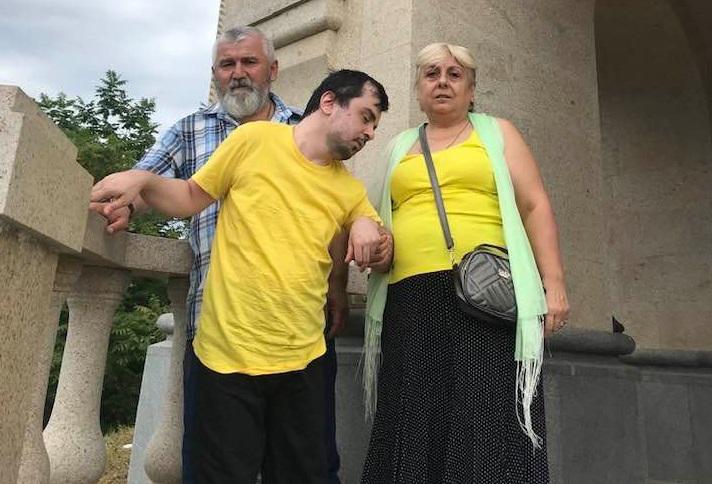 "წლებია ასეთ დღეში ვართ, რომ არა ადამიანების თანადგომა, ალბათ ფატალურად დამთავრდებოდა ყველაფერი" - მამა შვილის გადასარჩენად იბრძვის