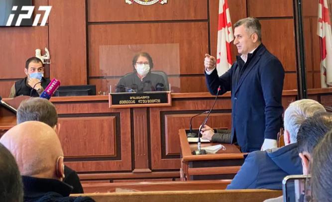 "თავისუფლება მიხეილ სააკაშვილს, პროტესტის ნიშნად ჩვენ ვტოვებთ სასამართლო დარბაზს!" - დავით კირკიტაძე