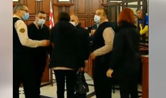 "სამარცხვინო პროკურორს ასამართლებინებთ სახელმწიფო ინსტიტუციების აღმშენებელს" - თაკო ჩარკვიანს სააკაშვილის პროცესი დაატოვებინეს