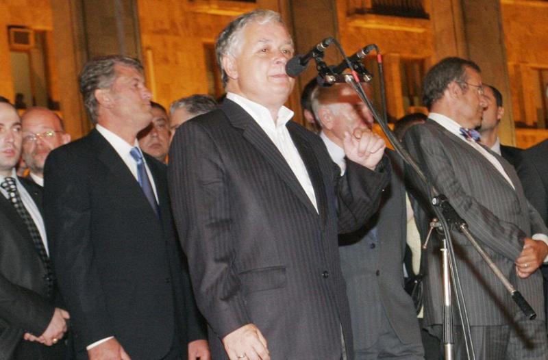 2008 წელი. თბილისი. ლეხ კაჩინსკი: "დღეს აგრესიის მსხვერპლი საქართველოა, ხვალ იქნება უკრაინა, შემდეგ ბალტიისპირეთი და ბოლოს პოლონეთის დროც დადგება“