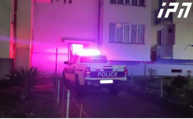 ფოთში, საცხოვრებელი კორპუსის საკანალიზაციო სისტემის მილში გარდაცვლილი ჩვილი იპოვეს - "მილმა წყალი არ გაატარა და გაწმენდის დროს ახალშობილი იპოვეს"