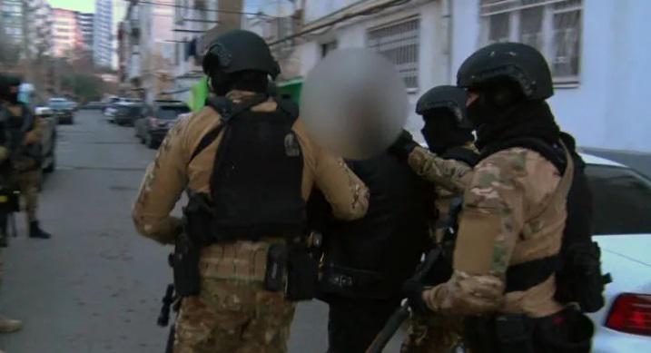 თავისუფლების უკანონო აღკვეთის, გამოძალვის და ცეცხლსასროლი იარაღის დაუფლების ფაქტებზე 6 პირი დააკავეს