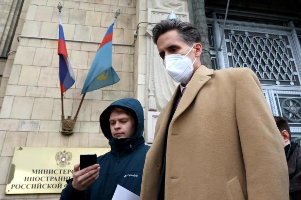 რუსეთმა აშშ-ის ელჩის მოადგილე ქვეყნიდან გააძევა - რით ხსნიან კრემლში დიპლომატის გაძევებას და რას აცხადებენ ამერიკელი პოლიტიკოსები