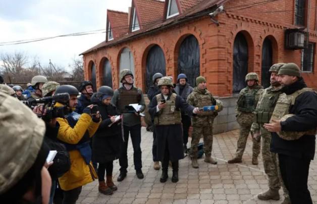 "დონბასში ფრაქცია "ხალხის მსახურის" დეპუტატებსა და უცხოური მედიის წარმომადგენლებს ცეცხლი გაუხსნეს" - რა ინფორმაციას ავრცელებს მედია?