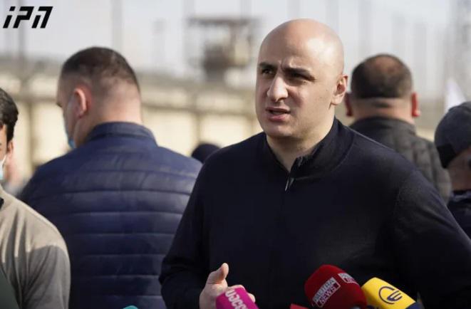 "უკიდურეს ზომაზე ხელმეორედ წასვლა, მას შემდეგ, რაც მან 50 დღე იშიმშილა, მისი სიცოცხლისთვის სერიოზულ საფრთხეს შეიცავს" - ნიკა მელია სააკაშვილზე