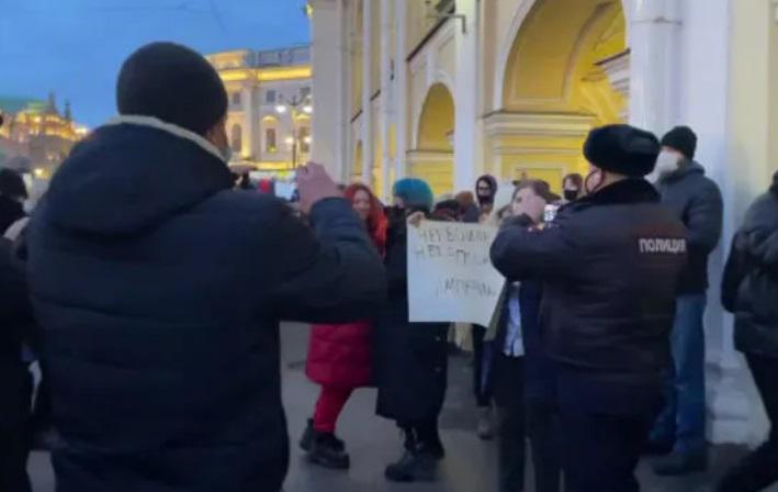 "რუსეთის 24 ქალაქში ომის წინააღმდეგ პროტესტის გამოხატვისთვის 167 აქტივისტი დააკავეს - "დოჟდი"