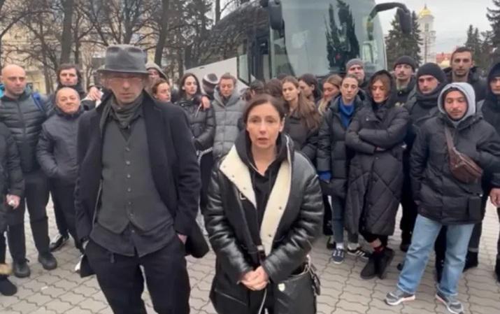 "ვცდილობთ, გადავიდეთ პოლონეთის საზღვართან ავტობუსებით, არ ინერვიულოთ, მალე დაგიბრუნდებით" - "სუხიშვილები" უკრაინიდან მიმართვას ავრცელებენ