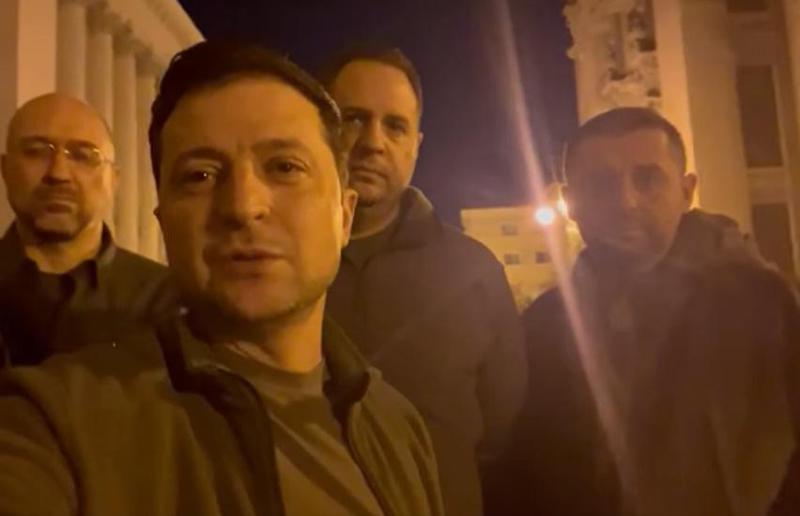 "ყველა აქ ვართ, ვიცავთ დამოუკიდებლობას, ჩვენს სახელმწიფოს" - ზელენსკიმ ქვეყნის მაღალჩინოსნებთან ერთად კიევის ქუჩიდან ვიდეომიმართვა გაავრცელა