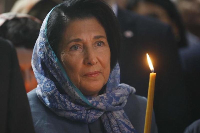 "ამ ღამეს პარაკლისზე შემოგვიერთდით - ვილოცებთ უკრაინის მშვიდობისთვის" - პრეზიდენტი