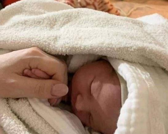 სასწაული კიევში: თავშესაფრად ქცეულ მეტროში გოგონა დაიბადა (ფოტო)