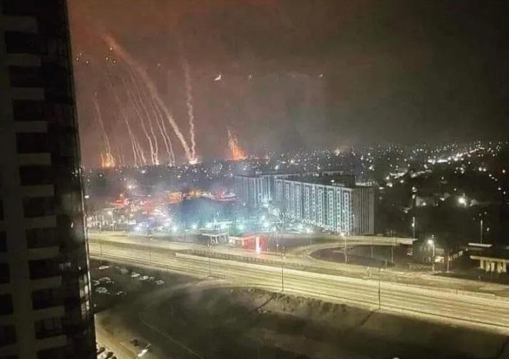 "კიევში საჰაერო თავდასხმის სიგნალი ისმის - უკრაინის ხელისუფლება მოქალაქეებს მოუწოდებს თავი თავშესაფრებს შეაფარონ" - BBC