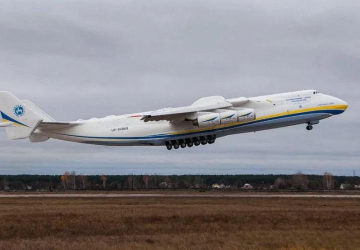 "რუსულმა ძალებმა მსოფლიოს უდიდესი თვითმფრინავი - An-225 - გაანადგურეს" - დმიტრო კულება