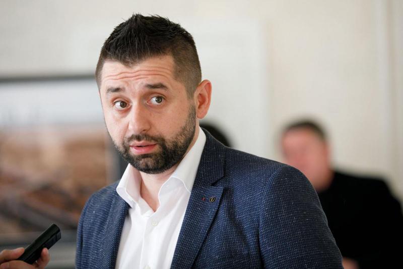 "მინდა, საქართველოს მოქალაქეები დავამშვიდო, რომ ქართველი ხალხი არ დაზარალდება, საქმე შეეხება ბიძინა ივანიშვილს და მის უახლოეს გარემოცვას" - რას ამბობს დავით არახამია სანქციებზე