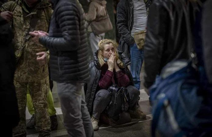 "მთელი ღამე არაფერი ვიცოდი ჩემების შესახებ. კიევს ბომბავდნენ... ხალხი ისე დაიღალა ამით,  სოცქსელებში ხუმრობენ, დაგვაძინეთ, თქვენი დედაცო..." - ანა კოჟინოვა უკრაინიდან