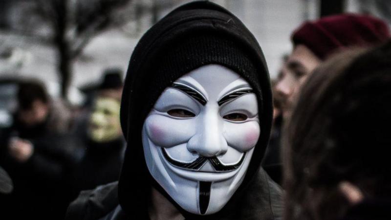 რას წარმოადგენს Anonymous-ი, რომელმაც რუსეთს კიბერ ომი გამოუცხადა - ვინ არიან მეამბოხე "ჰაქტივისტები" და რატომ არის მათი სიმბოლო ნიღაბი