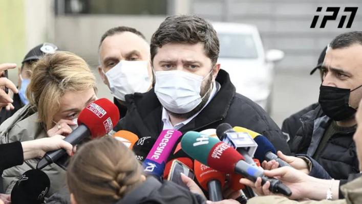 "აგერ მიდგას გვერდით მიზანი - მეუღლე და ჩემი შვილები" - ბაჩო ახალაიას პირველი კომენტარი საპატიმროს დატოვების შემდეგ