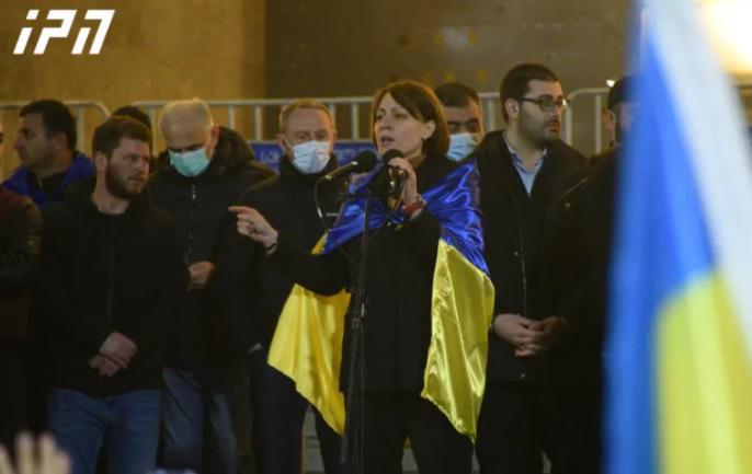 "ყველა შევთანხმდით, ჩამოვაყალიბოთ კონკრეტული მოთხოვნები - წავიდეს და თან წაიყოლოს მთავრობა ირაკლი ღრიბაშვილმა" - ხოშტარია