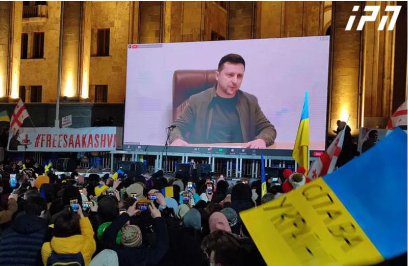 ვოლოდიმირ ზელენსკიმ რამდენიმე ევროპული ქვეყნის, მათ შორის საქართველოს მოსახლეობას მიმართა  -  "თუ უკრაინა დაეცემა, ევროპაც დაეცემა..."