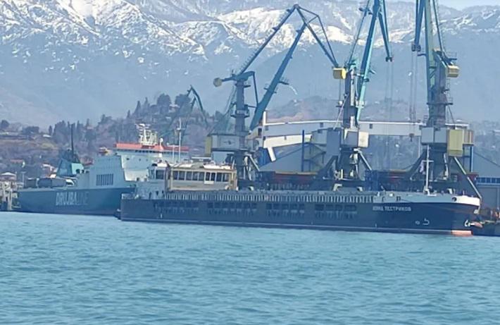 "კანონმდებლობა არ დარღვეულა" - რას აცხადებს თორნიკე რიჟვაძე ბათუმის პორტში რუსული დროშის ქვეშ მცურავი გემის შემოსვლაზე