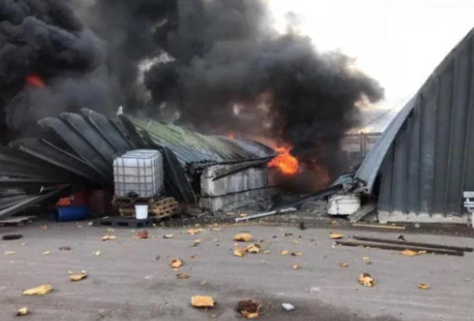 უკრაინის ინფორმაციით, უკრაინის ჰაერსაწინააღმდეგო დაცვის სისტემამ კიევის მახლობლად რაკეტა ჩამოაგო, რასაც მასშტაბური ხანძარი მოჰყვა