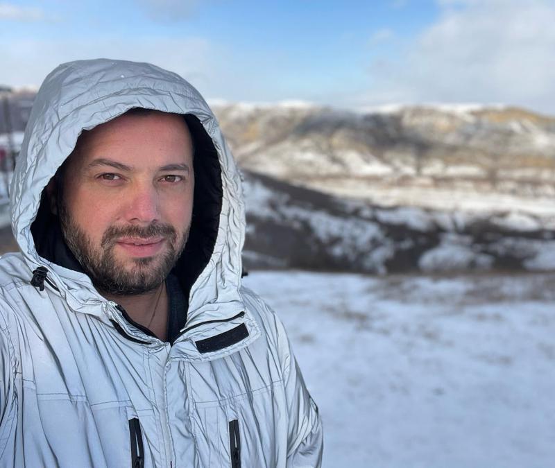 "პროდუქტი მაღაზიებმა უკვე გადამალეს, რომ გააძვირონ და უკრაინის მიწაზე რუსებისგან ანთებული ცეცხლით ხელები მოითბონ" - პეტრე კოლხი