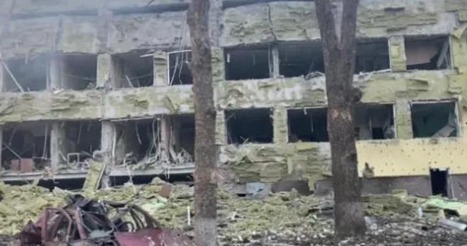 "რუსებო, თქვენ ჯოჯოხეთში დაიწვებით" - მარიუპოლში ბავშვთა საავადმყოფო და სამშობიარო დაბომბეს