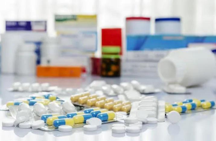 ოთხმა ფარმაცევტულმა კომპანიამ წამლების ფასი ხელოვნურად გაზარდა: თვითღირებულებაში შეიტანეს საჩუქრების, მოგზაურობების და სხვა ხარჯები - ისინი 560 000 ლარით დაჯარიმდნენ