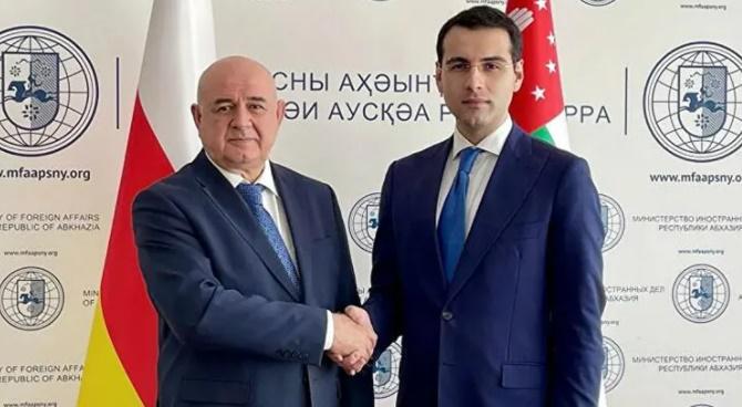 ოკუპირებული აფხაზეთი და ცხინვალი საქართველოს ხელისუფლებას მოუწოდებენ, "აღიაროს მათი დამოუკიდებლობა"