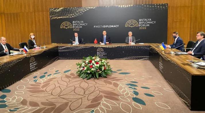 დმიტრო კულებასა და სერგეი ლავროვს შორის შეხვედრა დაიწყო - სად მიმდინარეობს მოლაპარაკებები